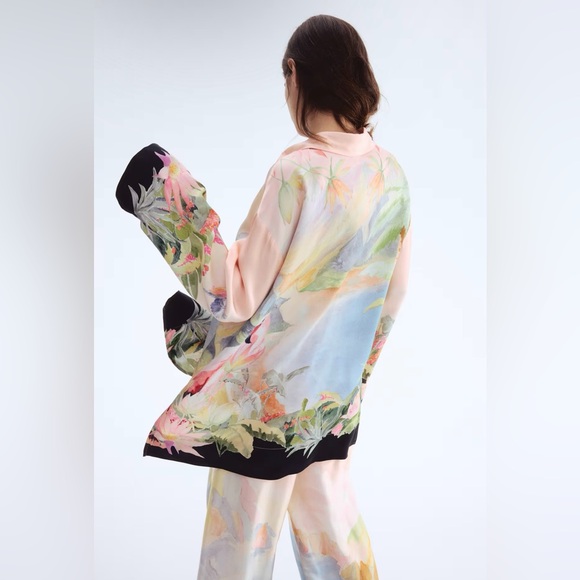 H&M OVERSIZED PRINTED TWILL SHIRT - Picture 3 of 8